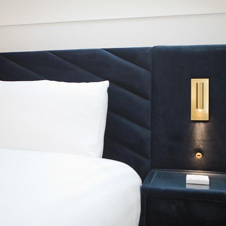 Ultra Stylish Apt Set In An Affluent Location Poole Bagian luar foto