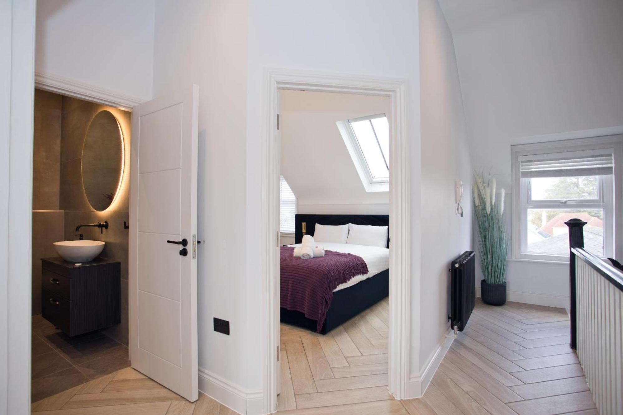 Ultra Stylish Apt Set In An Affluent Location Poole Bagian luar foto