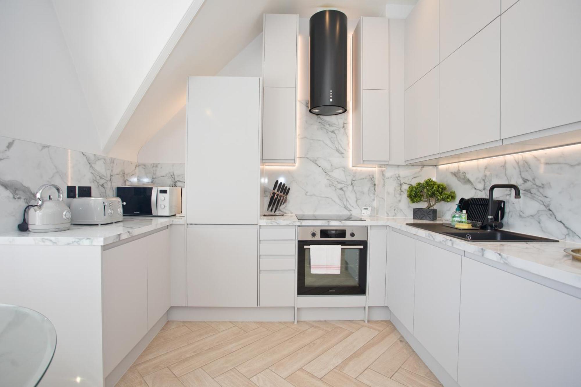 Ultra Stylish Apt Set In An Affluent Location Poole Bagian luar foto