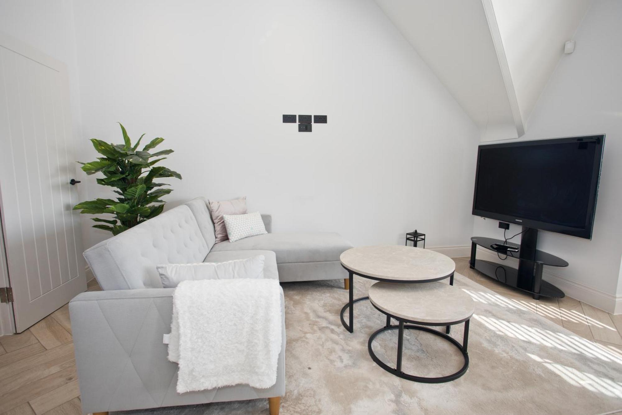 Ultra Stylish Apt Set In An Affluent Location Poole Bagian luar foto