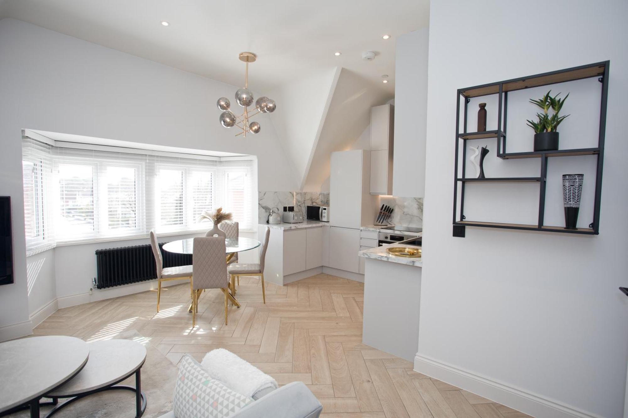 Ultra Stylish Apt Set In An Affluent Location Poole Bagian luar foto