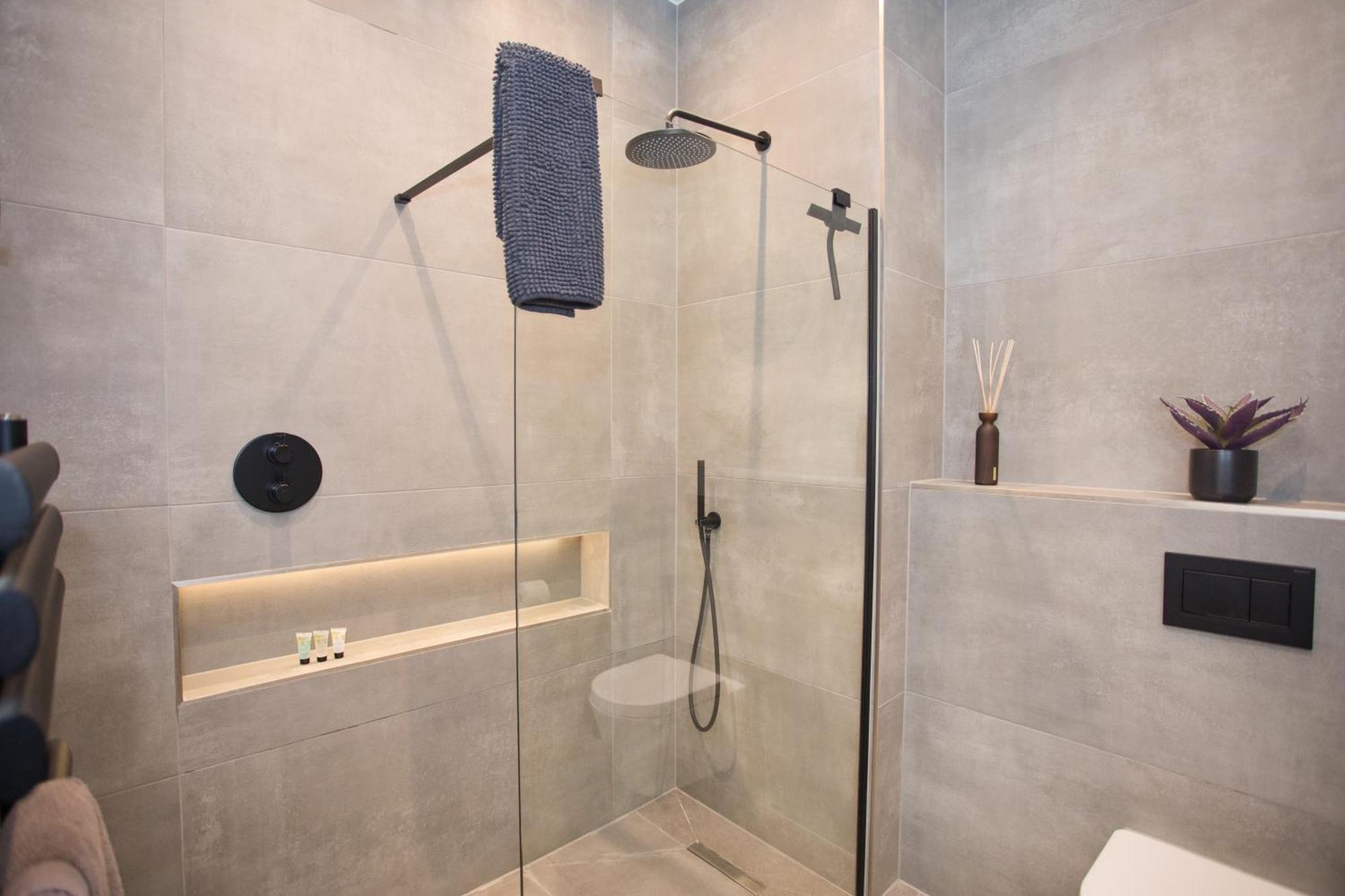 Ultra Stylish Apt Set In An Affluent Location Poole Bagian luar foto