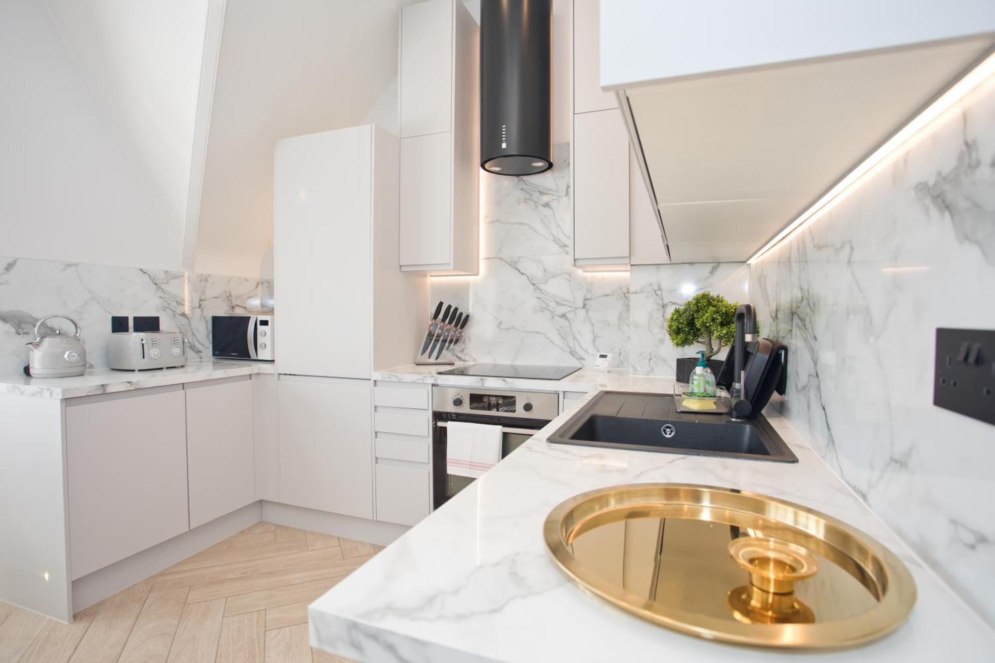 Ultra Stylish Apt Set In An Affluent Location Poole Bagian luar foto