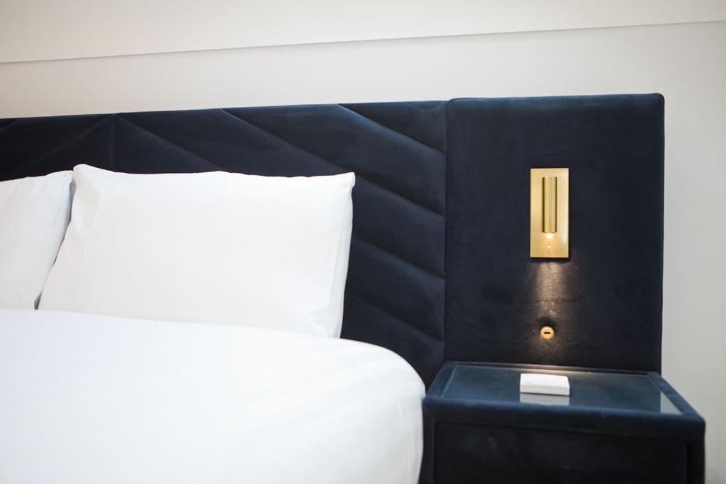Ultra Stylish Apt Set In An Affluent Location Poole Bagian luar foto