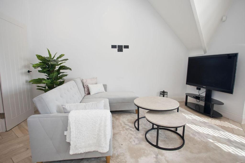 Ultra Stylish Apt Set In An Affluent Location Poole Bagian luar foto