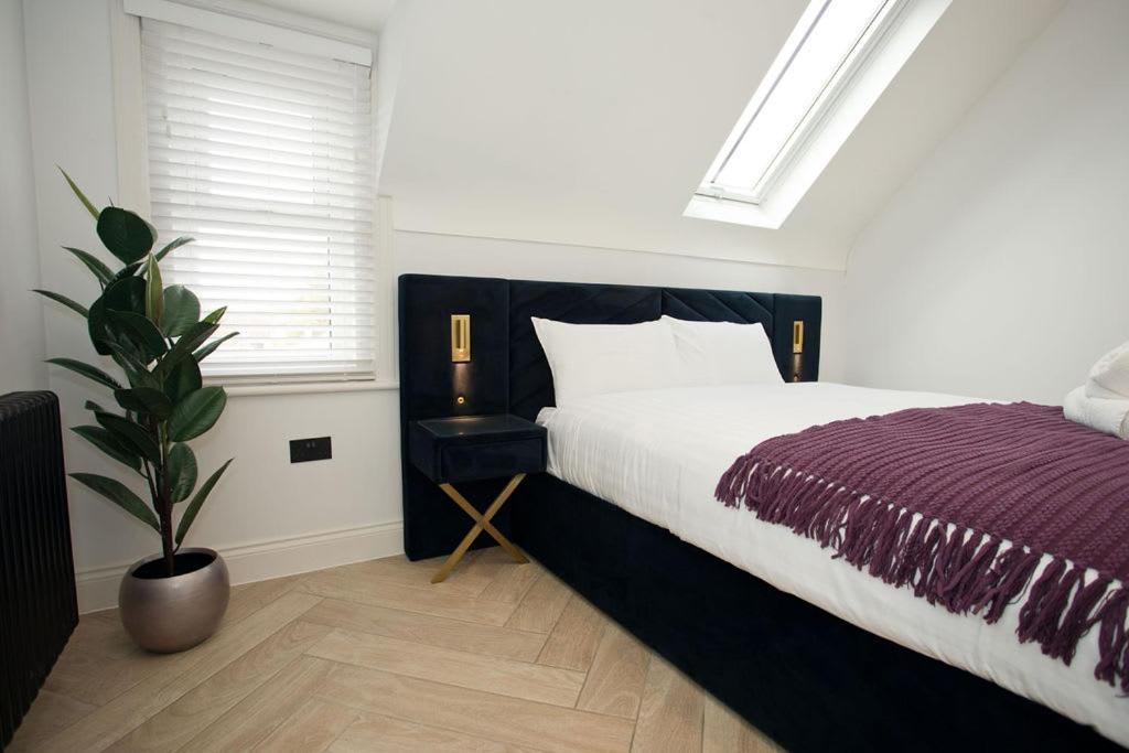 Ultra Stylish Apt Set In An Affluent Location Poole Bagian luar foto