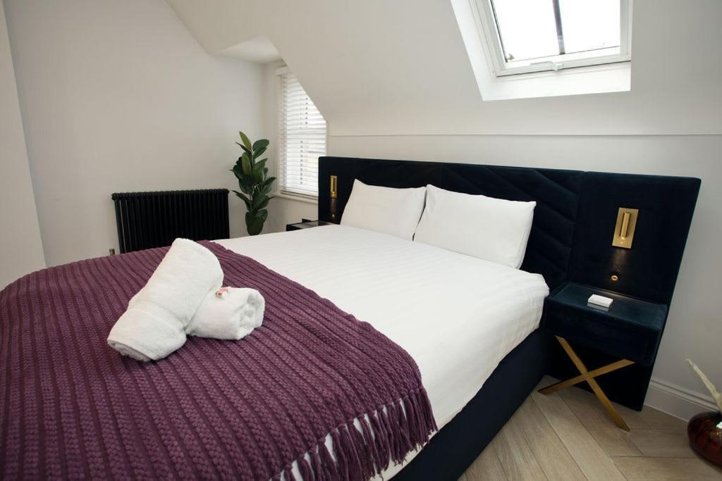 Ultra Stylish Apt Set In An Affluent Location Poole Bagian luar foto